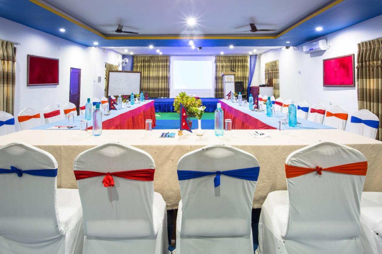 Siddhartha Hotel, Tikapur Exteriör bild