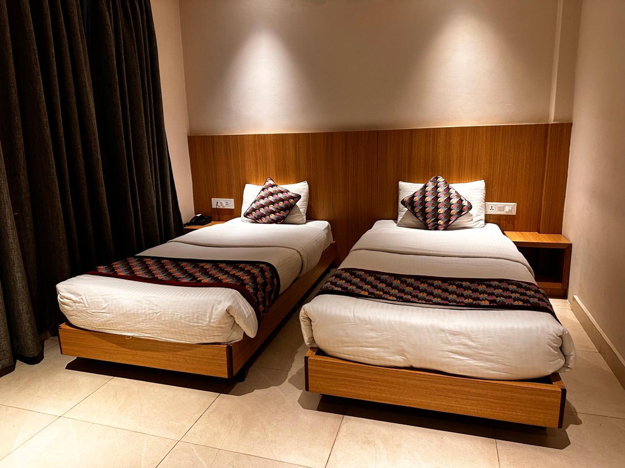 Siddhartha Hotel, Tikapur Exteriör bild